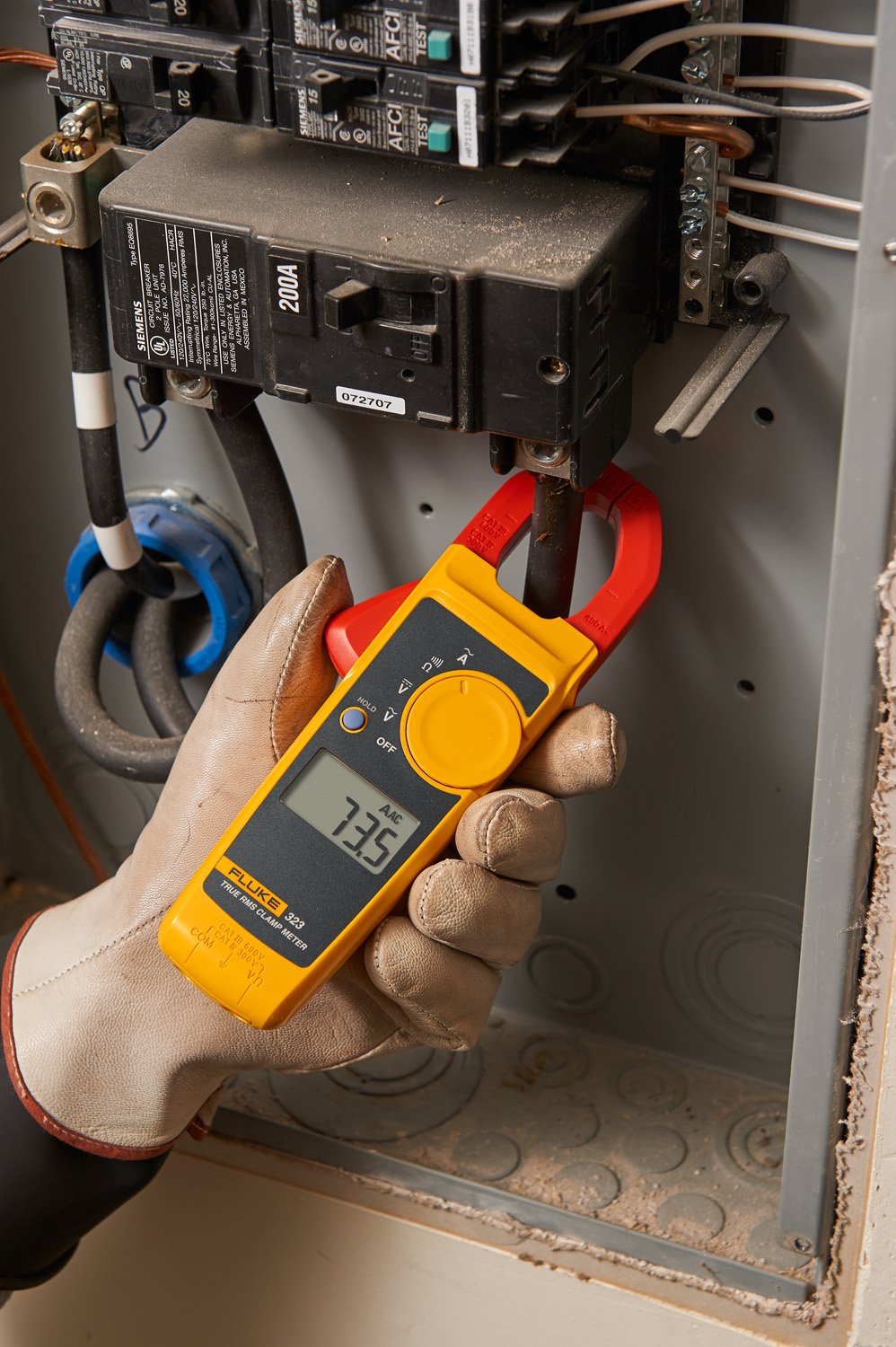 Fluke 117 and 323 Electrician’s Multimeter Combo Kit